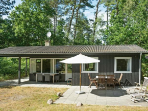 Cozy Holiday Home in Aakirkeby with Indoor Whirlpool Vester Sømarken